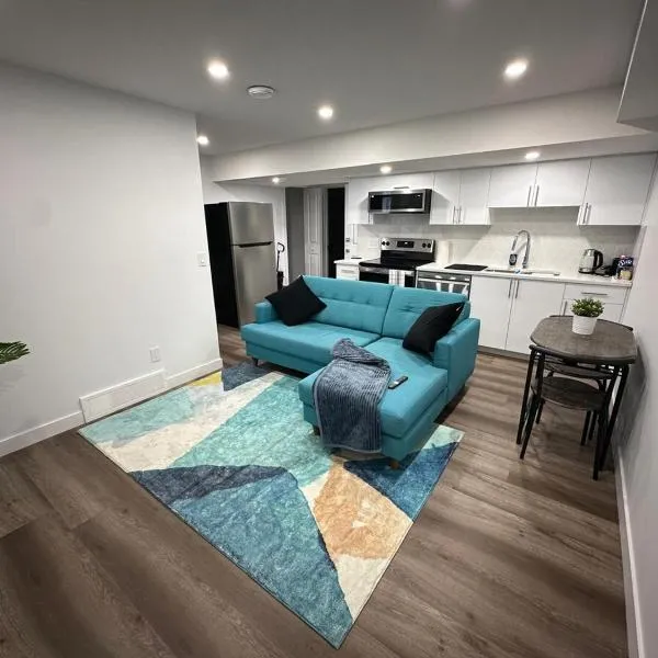 Guest Suite with Private Entry in Calgary, hotel sa Calgary