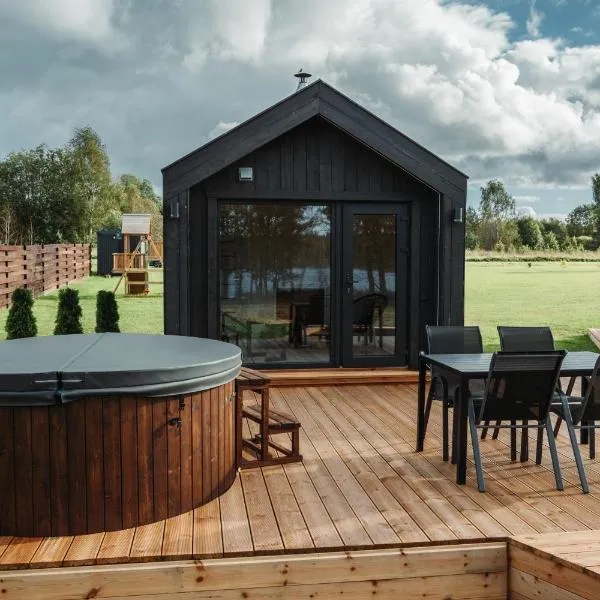 Rātes Krasti - PĒRLE- holiday house with sauna and lakeview, khách sạn ở Lejasciems