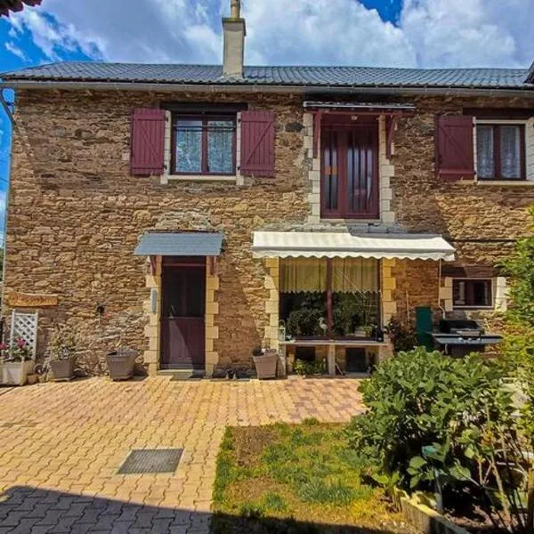 L'Escapade de JOS , chambres et table d'hôte, hotel in Pont-de-Salars