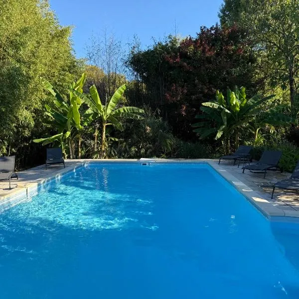 Gîte avec piscine - La Sacristie, hotel in Graulhet