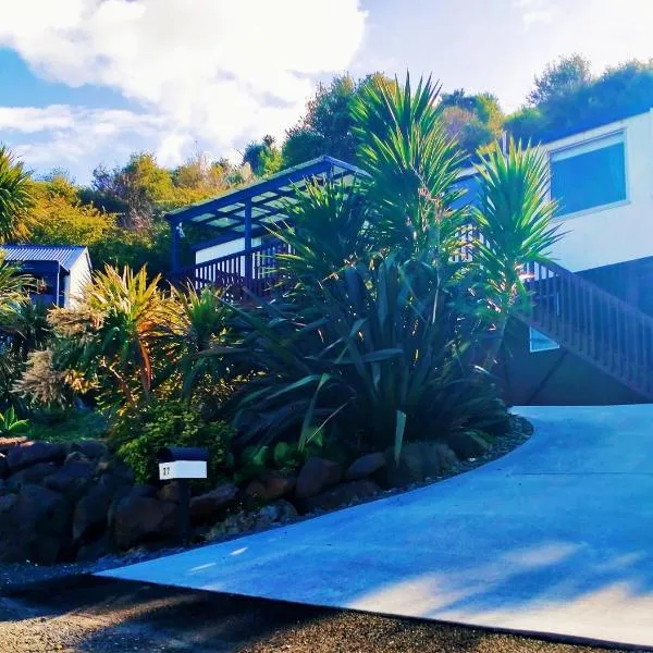 Waterfront weekend stay with sleep out、Pahiのホテル