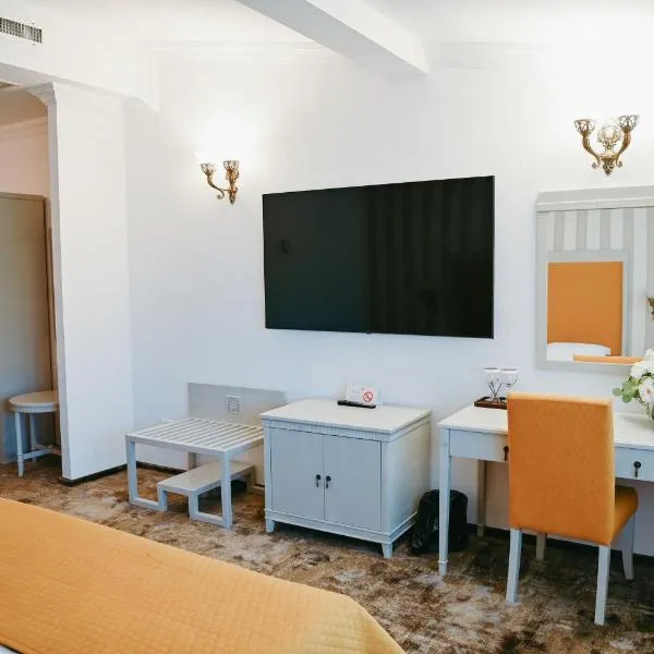 Hotel La Castel Iasi, ξενοδοχείο σε Iaşi
