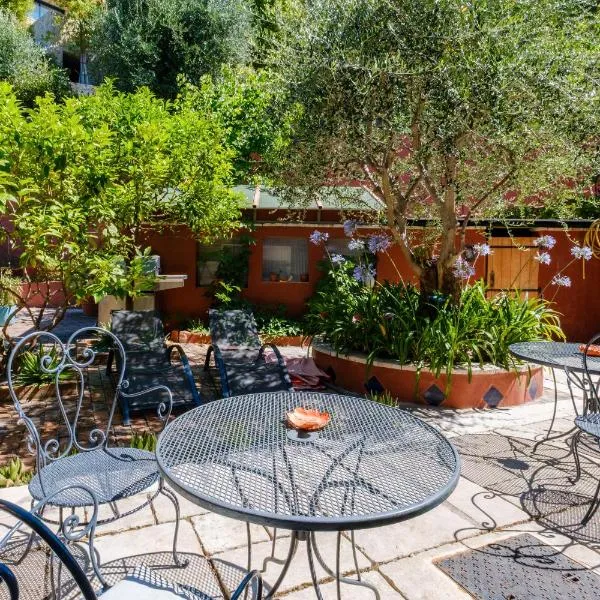 Sous L'olivier, ξενοδοχείο στη Μεντόν