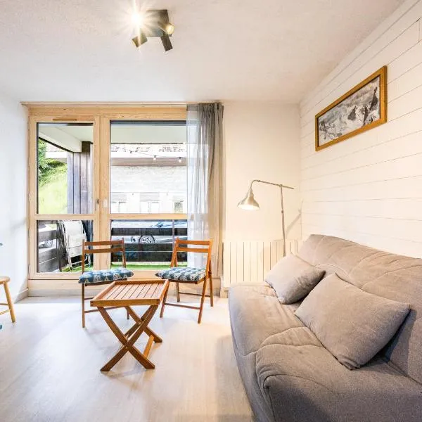 Studio Skis Aux Pieds, hotel in Peisey-Nancroix