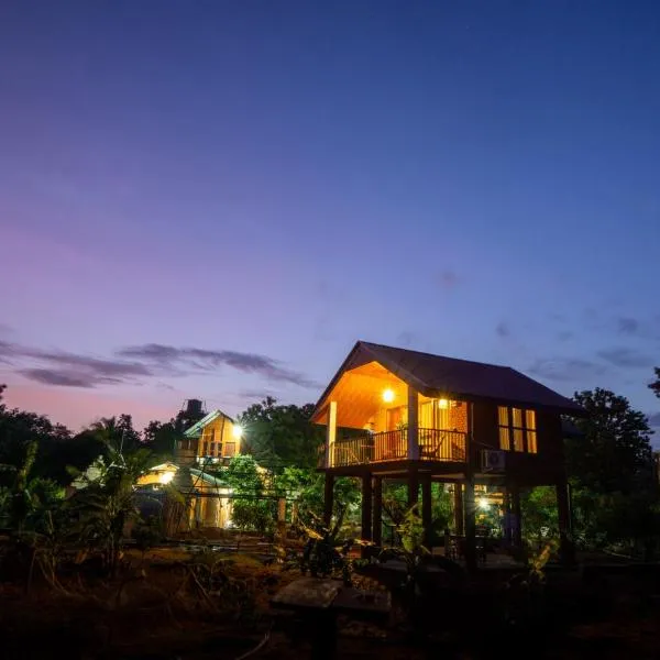 Lion Wood Treehouse, hotel en Talkote