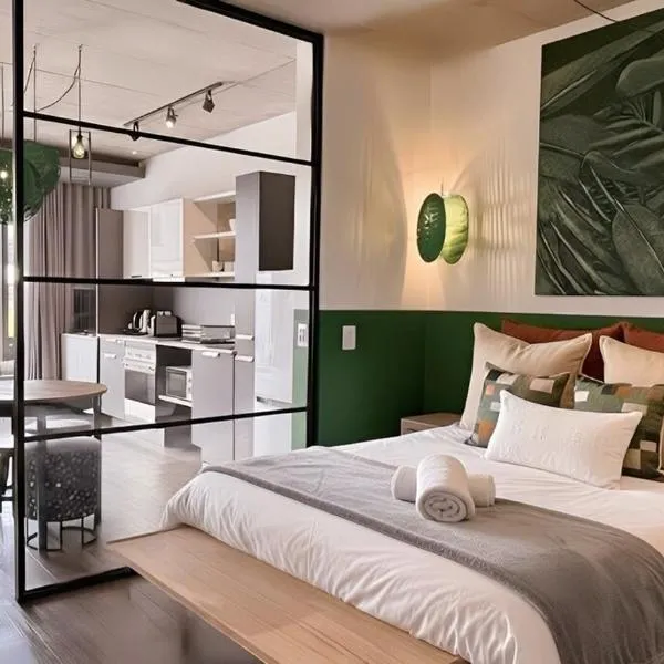 Stylish Cape Town Apartment - Table Mountain View, hotel in Cape Town