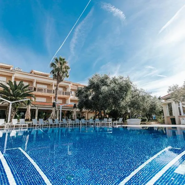 Resort Trcol, hotel in Novalja