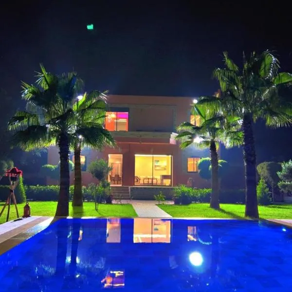 Villa Palmiers 4ch piscine ensoleillée 20mn Agadir, hotel en Ti nʼ el Mekki