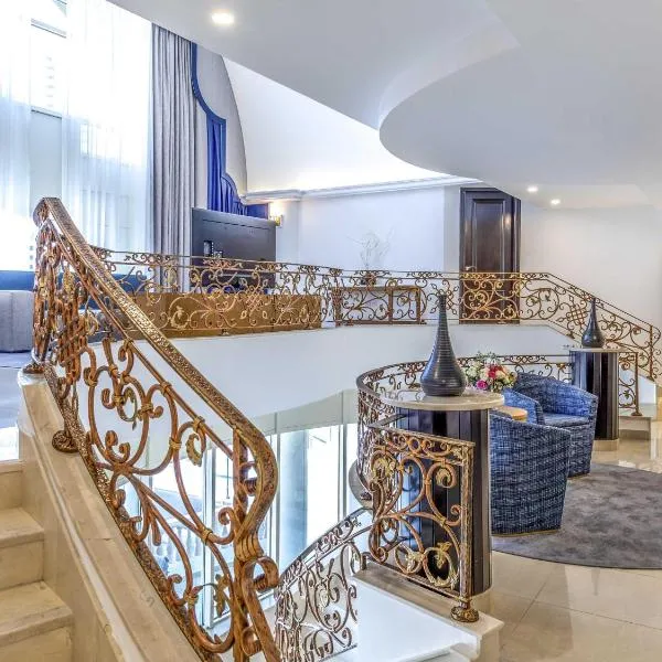 Swissôtel Al Murooj Dubai, hotel v Dubaji