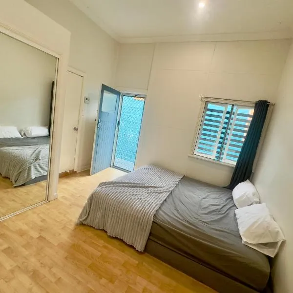 Studio room ensuite bathroom Brisbane City near Kangaroo Point and Gabba Cricket stadium、ブリスベンのホテル