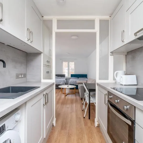 Viesnīca Modern Studios, Garden, 2 Double Beds, 3 min to Tube, Fast WiFi Londonā