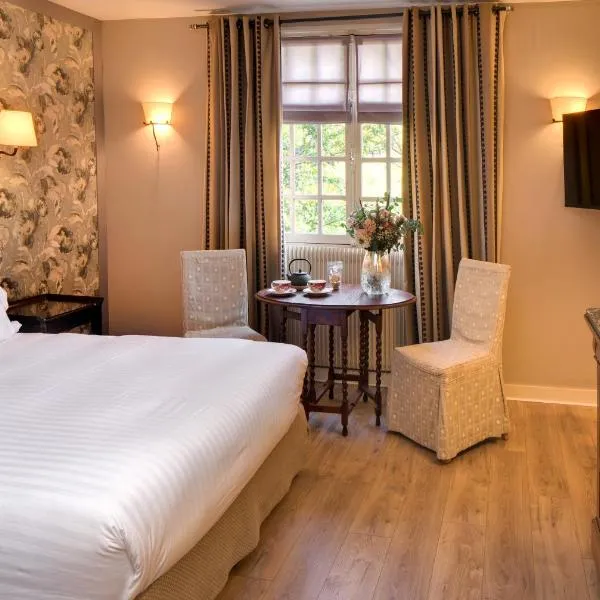 CAZAUDEHORE Hôtel Restaurant Gastronomique Terrasse et Jardins, Hotel in Saint-Germain-en-Laye