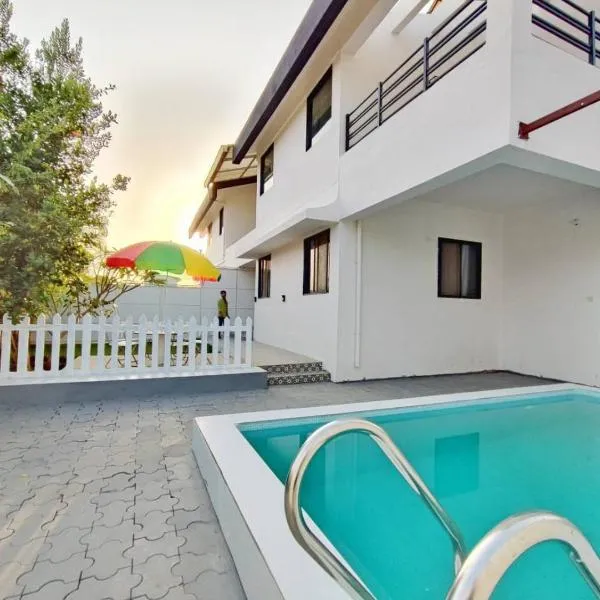 II MARIGOLD VILLA II 3BHK ll PRIVATE POOL II AC,位于罗纳瓦拉的酒店