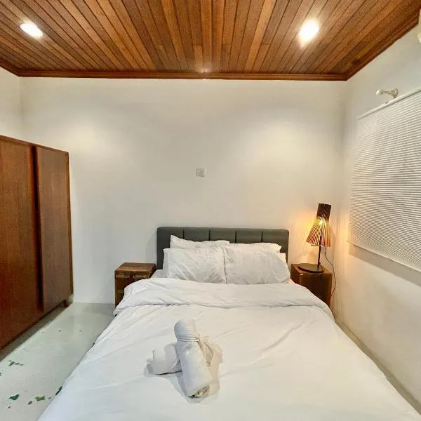 Chic Designer Bedroom in Shared Bungalow near LRT SS1 PJ โรงแรมในเปอตาลิงจายา