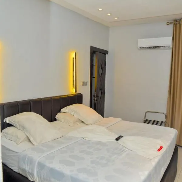 Triple Tee Luxury Hotel & Service Apartments Surulere, hotel in Lagos