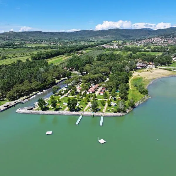 Camping Village Punta Navaccia, hotel in Tuoro sul Trasimeno