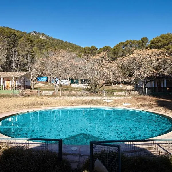 Camping Montillana con Bungalows, hotel in Hornos