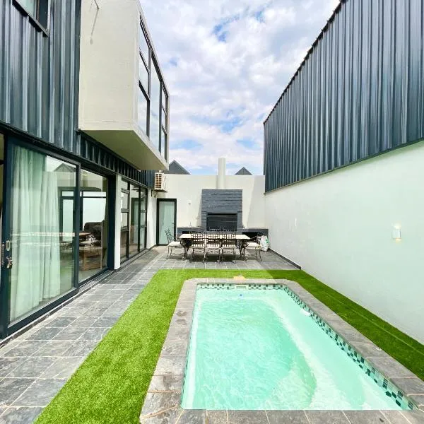 Northern Valleys Family Condo, hótel í Windhoek