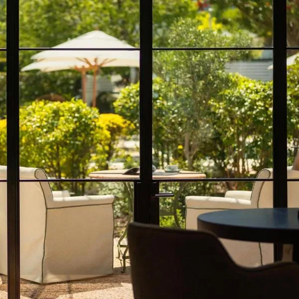 Maison Cabrière Boutique Hotel, hotel u gradu Franšoek