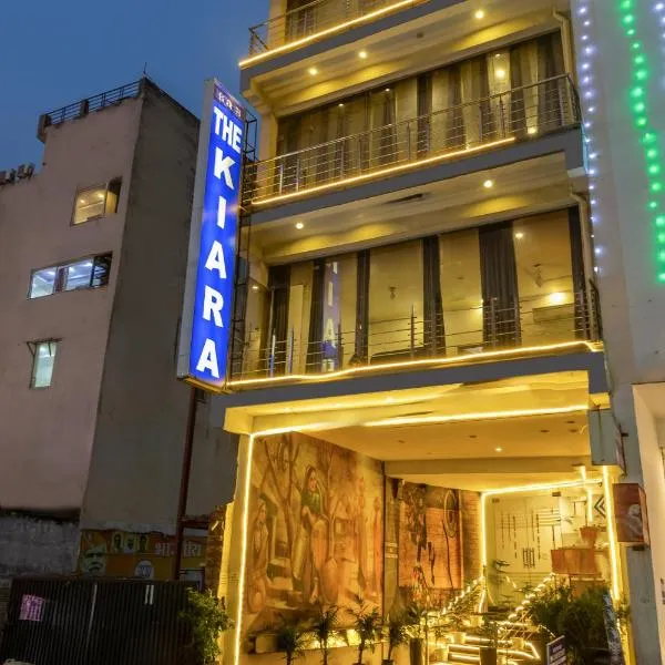 HOTEL THE KIARA With - FREE AIRPORT PICKUP DELHI AIRPORT，位于新德里的酒店