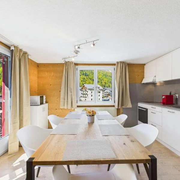 Vacation rental for families & groups, hotel di Saas-Grund