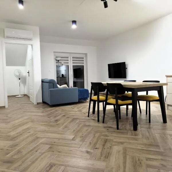 Apartamenty Tajęcina Lotnisko，位于Tajęcina的酒店