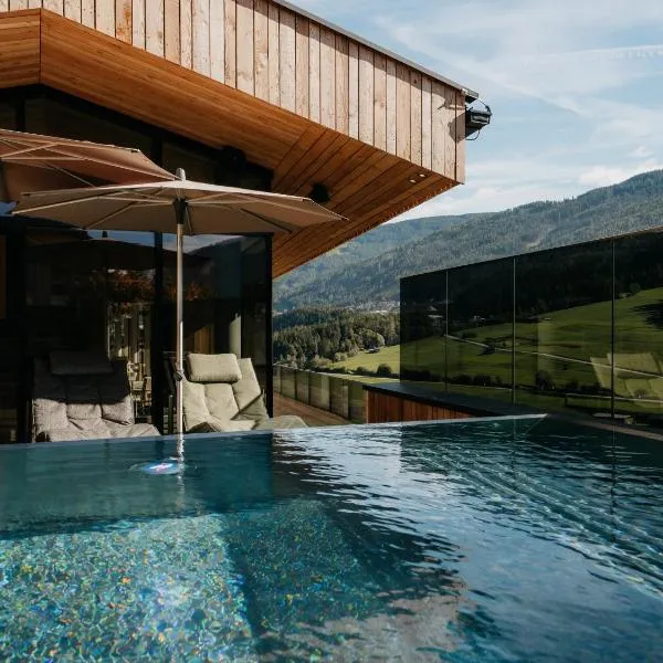 Lärchenlodge SkySpa and Rooftop Pool inklusive Stubai SuperCard, hotel en Fulpmes