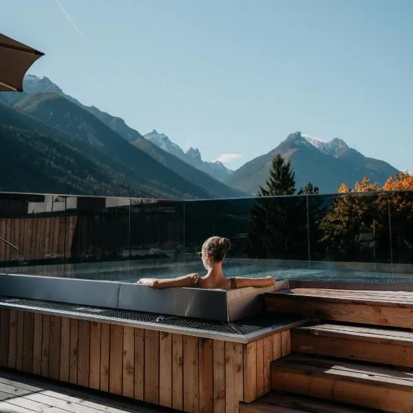 Lärchenlodge SkySpa and Rooftop Pool inklusive Stubai SuperCard，富爾普梅斯的飯店