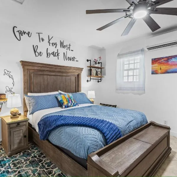 Prime Downtown Key West Spot - The Cozy Little Cottage, hotel in Key West