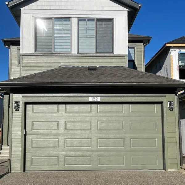 Exquisite 4BR & 3 Baths 2000sqft Home, hôtel à Calgary