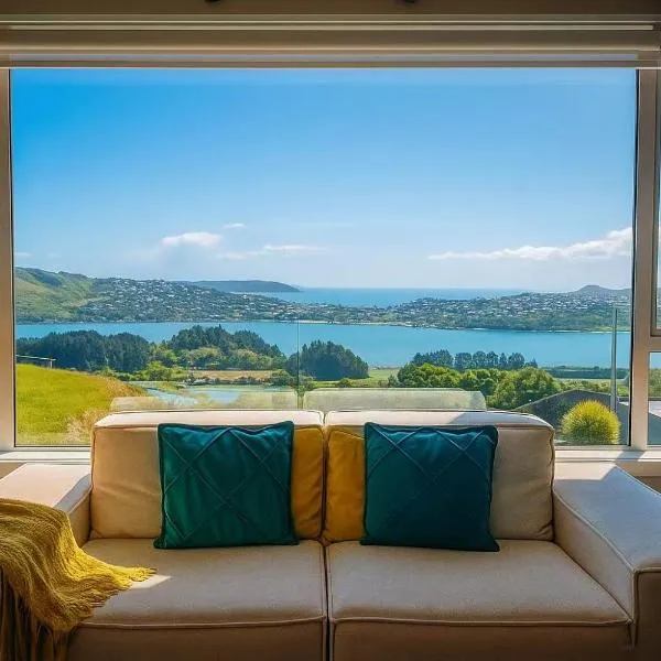 Hilltop Ocean Hideaway - Aotea Wellington, hotel v destinaci Porirua