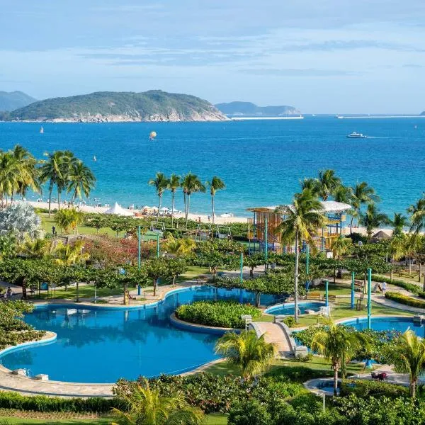 三亚亚龙湾天域度假酒店(亚龙湾C位+专属沙滩椅),位于三亚的酒店