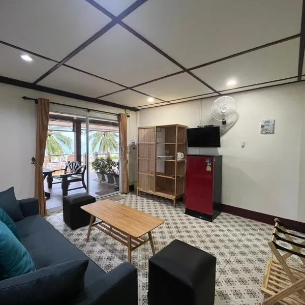 Sea Breeze House, Naiplao Beach, hotel in Khanom