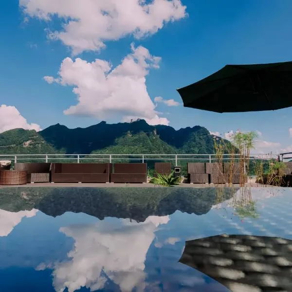 Zhangjiajie Peak&Cloud Retreat-English Services-Near the Ticket Gate, hôtel à Zhangjiajie