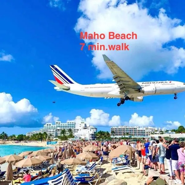 Maho Escape- with Pool and Gym, Lagoon view, walk to dinning, Maho Beach and Mullet Bay, hotel in Maho Reef