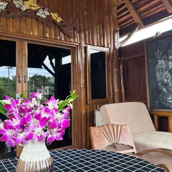 Thai Tom s GuestHouse، فندق في شيانغ ماي