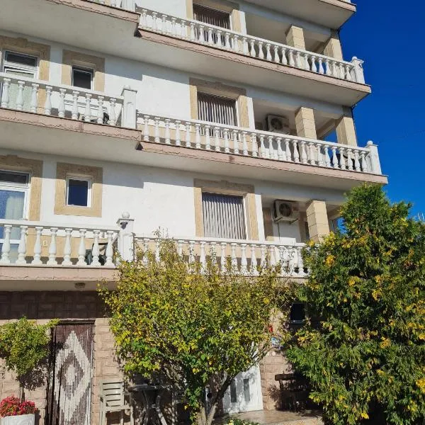 Family Hotel Zhelkovi - Olympia, hôtel à Kharmanli