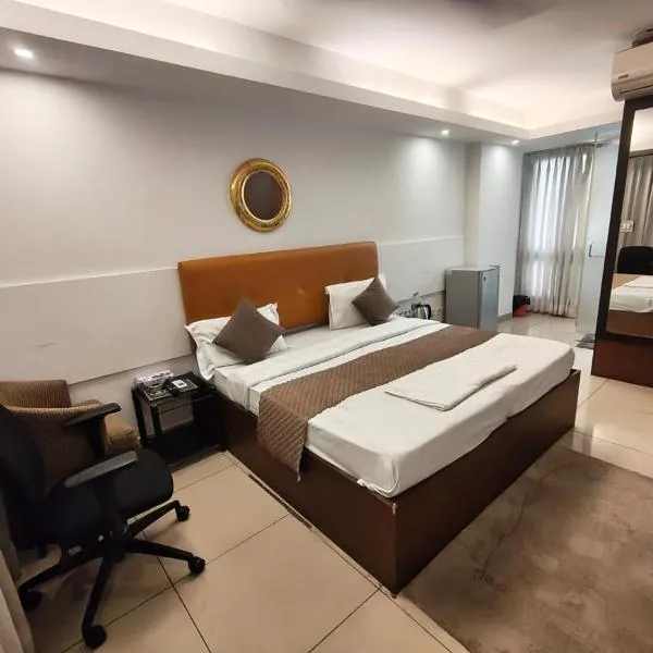 Hotel Fort Huaz khas Village, hotel en Nueva Delhi