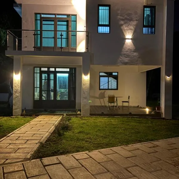 Cool Breeze Villa No 2, hotel em Grand Baie