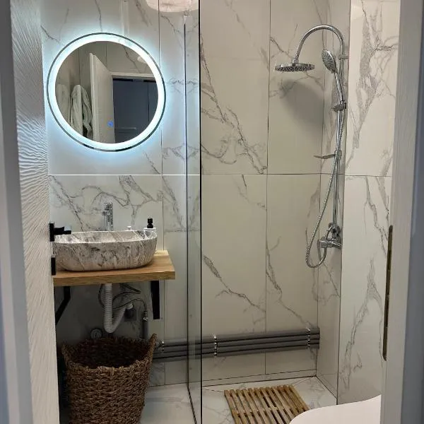 Victoria 1 Room Apartment- Self Check in 24h, ξενοδοχείο σε Reşiţa