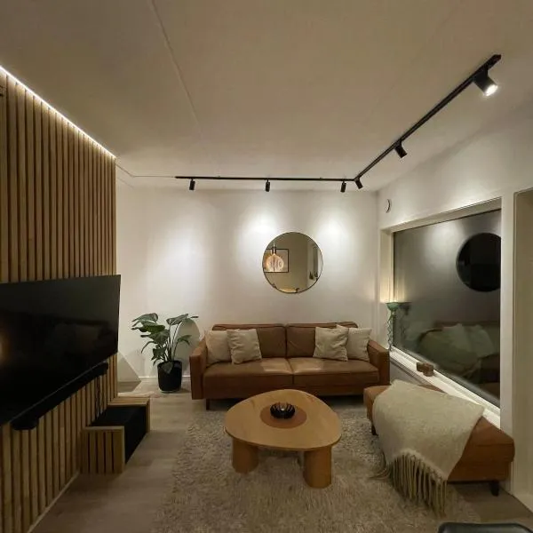 Viesnīca 1 bedroom apartment with a view close to the airport Trumsē