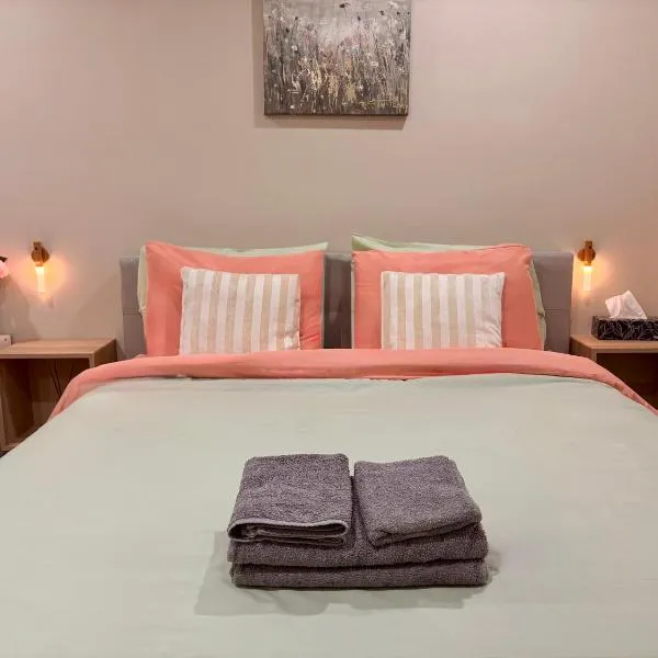 Vita House near Downsview and Yorkdale Shopping Center, hotel in Toronto