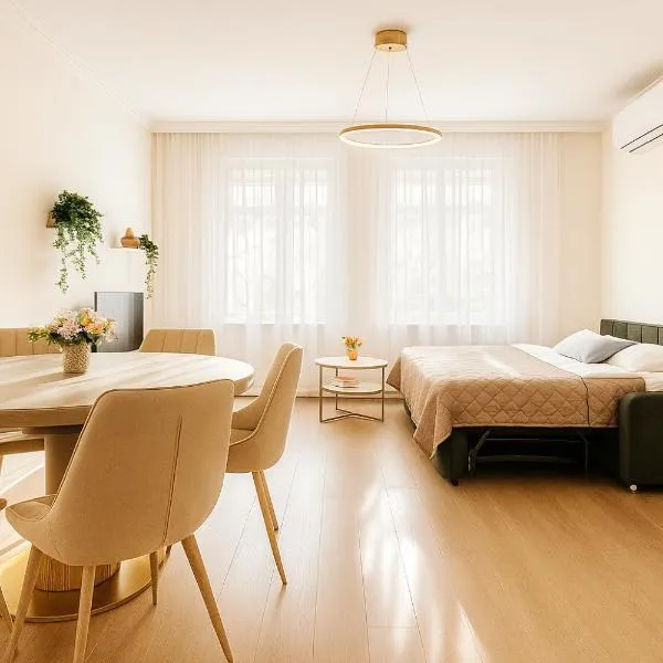 Spacious 2BR Retreat for Families & Friends near City Center, Hotel in Bratislava