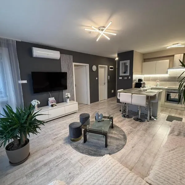 HIGHWAY Apartman，位于杰尔的酒店