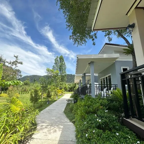 Maisuree Lanta Resort-Long Beach, hotel in Ko Lanta