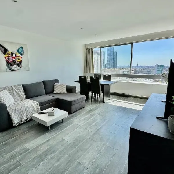 Apartment Paris La Défense Eiffel Tower Skyline, hotel in Puteaux