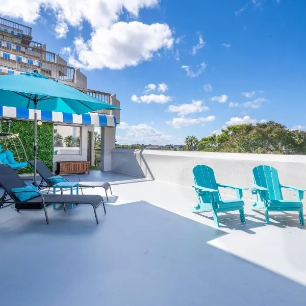 New Studio with Private Terrace and Volcano Bay view 5 min EPIC parking free, hotel v Orlandu