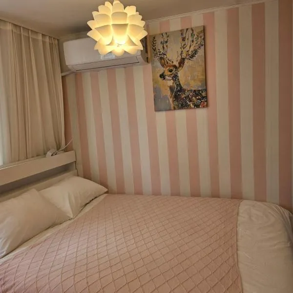 Digital Nomad Friendly,7 Min to Itaewon,8 Guest House,Hanbok , Han River Ramen Experience ,Private Terrace, Long-Stay Welcome, hotel v Soulu