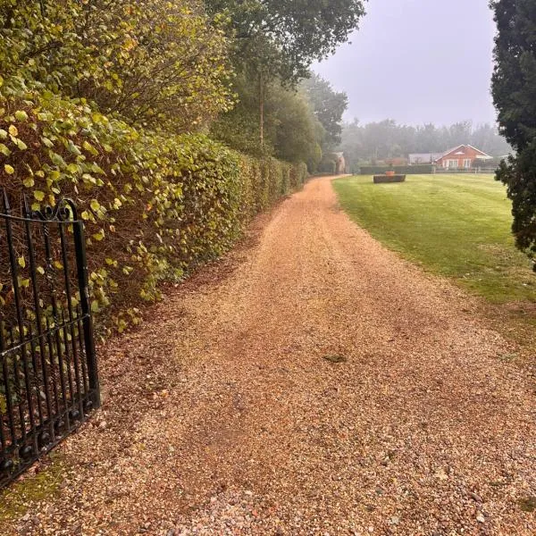 2 Bed Rural Retreat Alpacas, Privare hot tub Dorset christmas break and a cosy wood burner, hotel a Horton