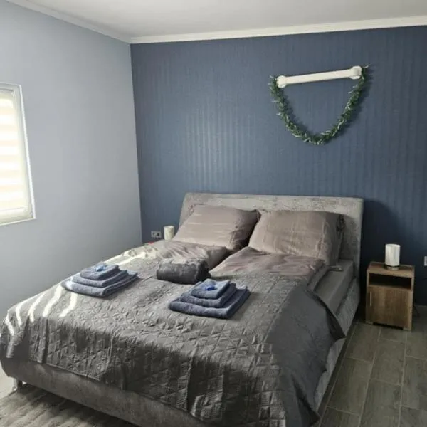 Áron Apartman, viešbutis mieste Tisafiuredas